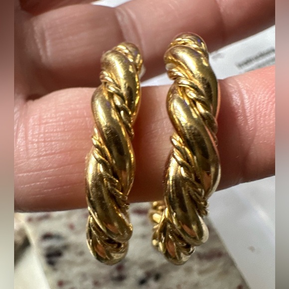 1970s Vintage Gold Plated Twisted Hoop Earrings - Picture 4 of 5
